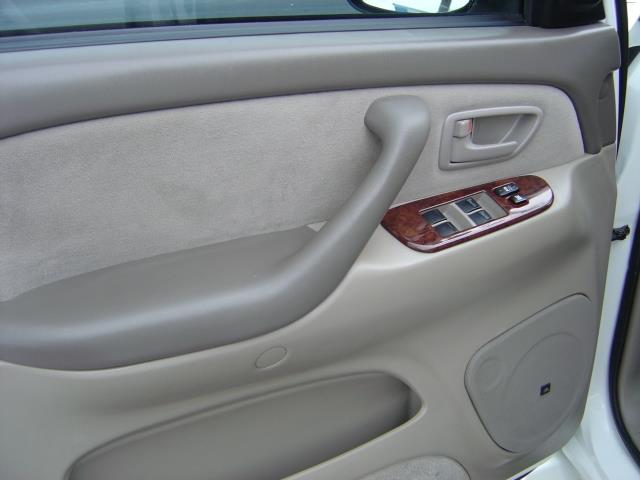 Toyota Sequoia 2006 photo 3