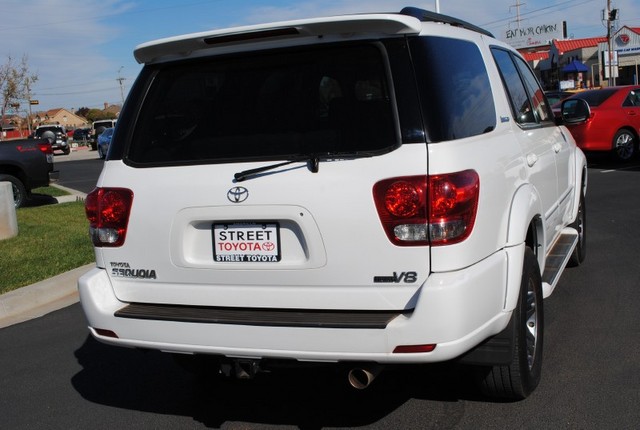 Toyota Sequoia 2006 photo 2