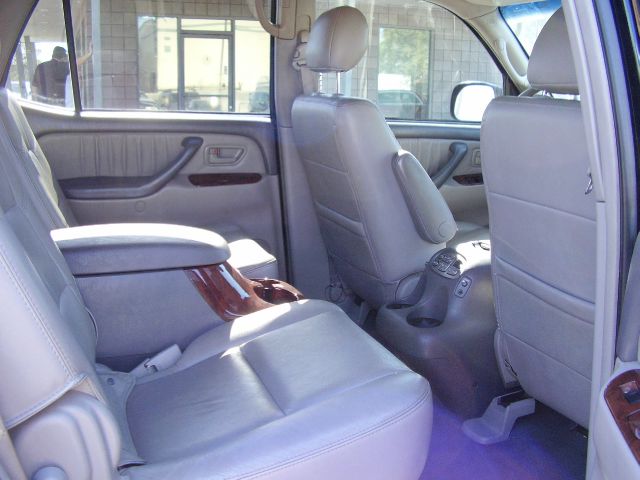 Toyota Sequoia 2006 photo 2