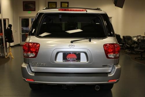 Toyota Sequoia 2006 photo 1