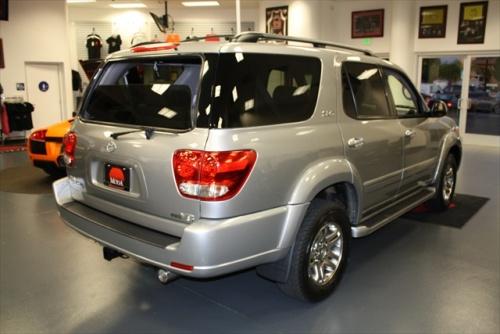 Toyota Sequoia 2006 photo 3