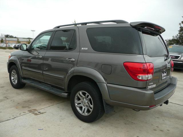 Toyota Sequoia 2006 photo 2