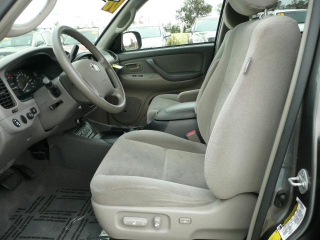 Toyota Sequoia 2006 photo 3