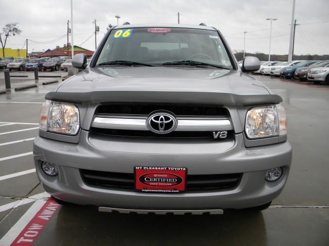 Toyota Sequoia 2006 photo 2