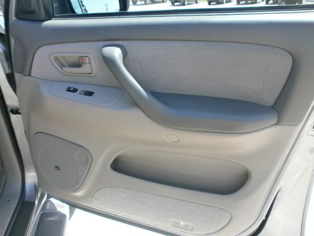 Toyota Sequoia 2006 photo 18