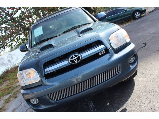 Toyota Sequoia 2006 photo 1