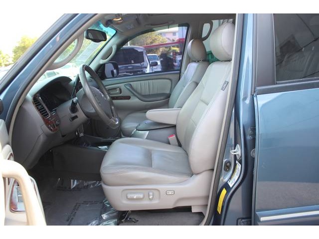 Toyota Sequoia 2006 photo 4