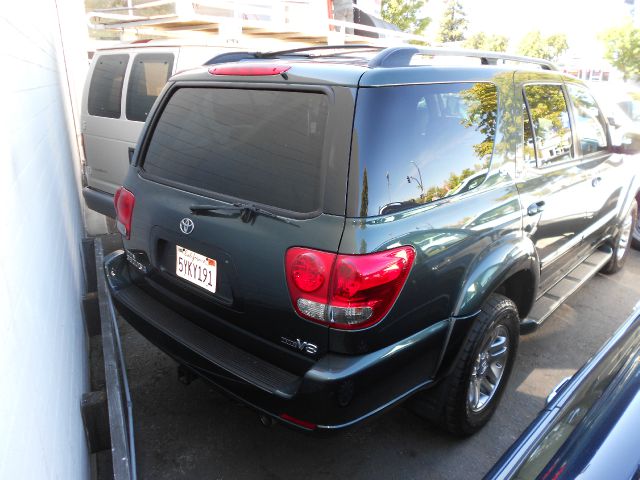 Toyota Sequoia 2006 photo 2