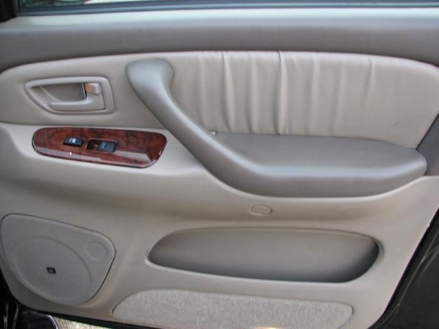 Toyota Sequoia 2006 photo 2