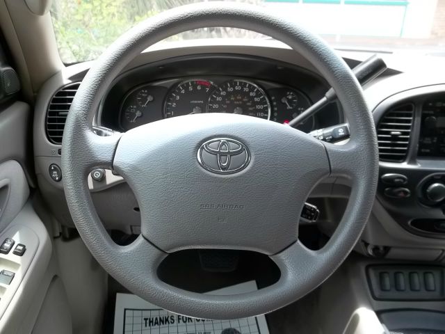 Toyota Sequoia 2006 photo 1