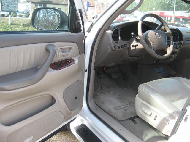 Toyota Sequoia 2006 photo 3