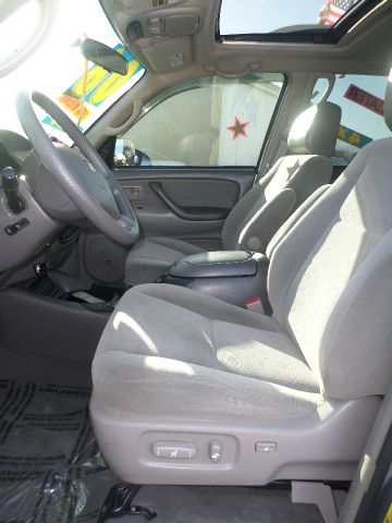 Toyota Sequoia 2006 photo 2