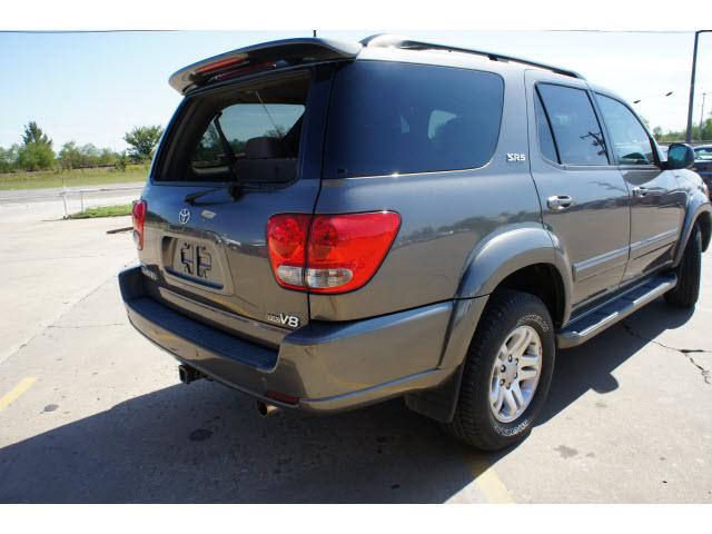 Toyota Sequoia 2006 photo 2