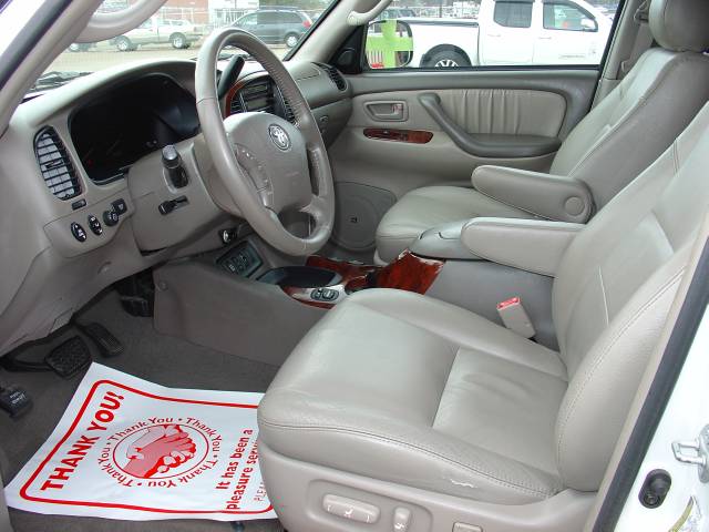 Toyota Sequoia 2006 photo 2