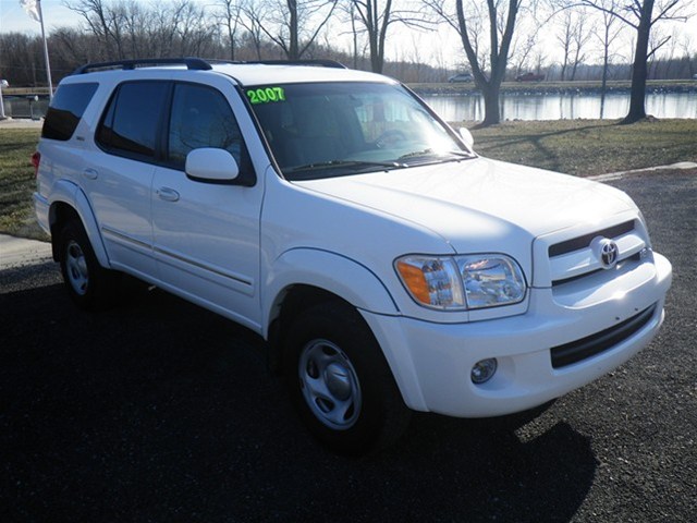 Toyota Sequoia 2007 photo 2