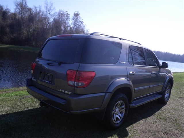 Toyota Sequoia 2007 photo 2