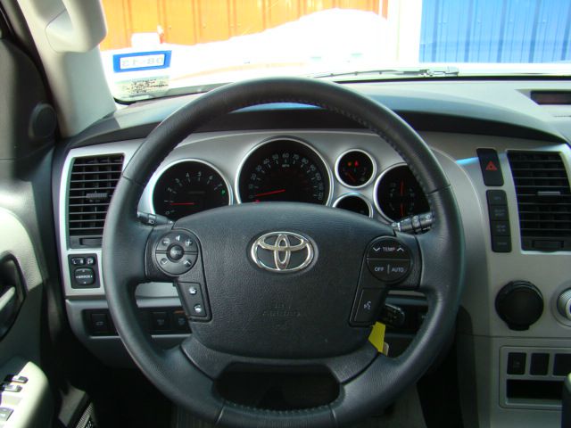 Toyota Sequoia 2008 photo 2