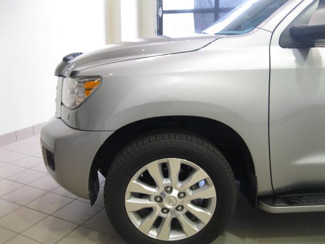 Toyota Sequoia 2008 photo 2