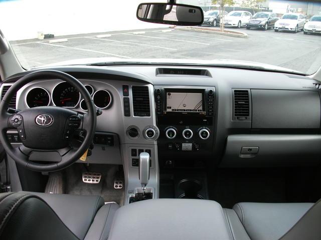 Toyota Sequoia 2008 photo 2