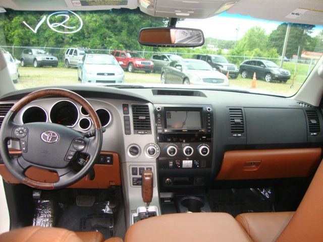 Toyota Sequoia 2010 photo 1