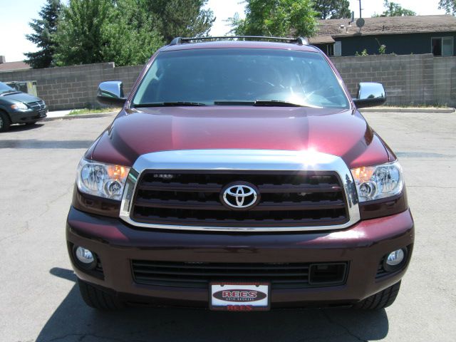 Toyota Sequoia 2010 photo 4