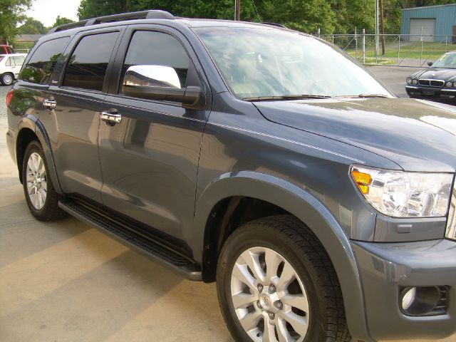 Toyota Sequoia 2010 photo 10