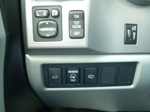 Toyota Sequoia 2010 photo 14