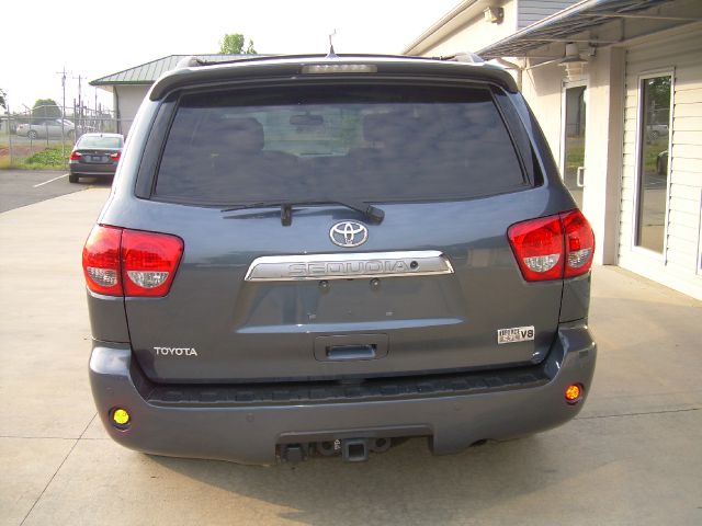 Toyota Sequoia 2010 photo 18