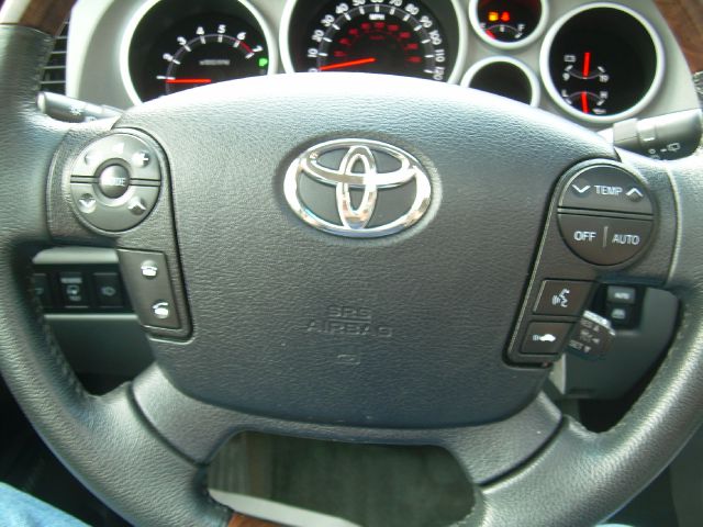 Toyota Sequoia 2010 photo 37