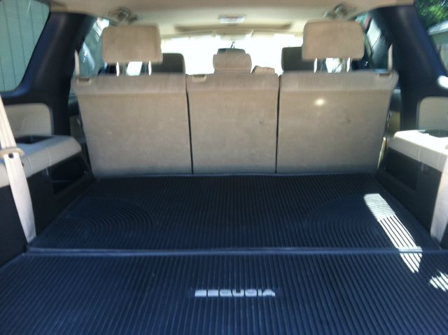 Toyota Sequoia 2010 photo 3