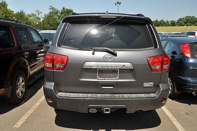 Toyota Sequoia 2012 photo 3