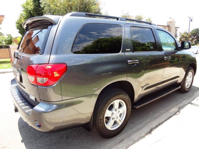 Toyota Sequoia 2012 photo 3