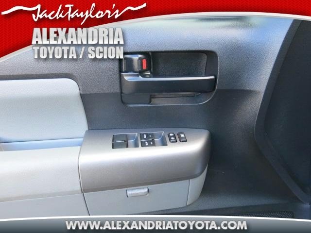 Toyota Sequoia 2012 photo 1