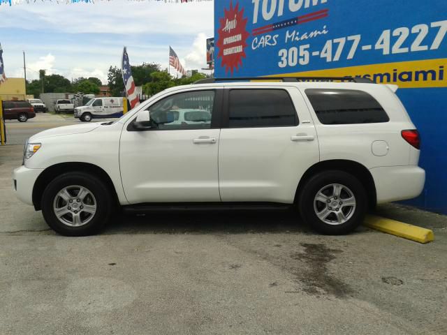 Toyota Sequoia 2012 photo 1