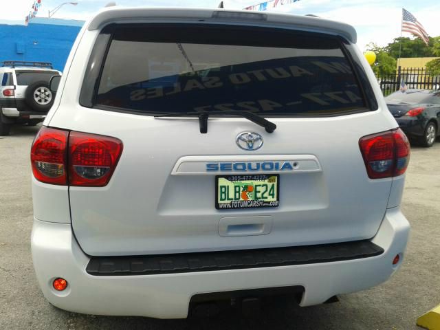 Toyota Sequoia 2012 photo 4