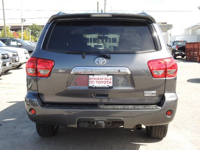 Toyota Sequoia 2013 photo 2