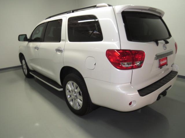 Toyota Sequoia 2013 photo 12