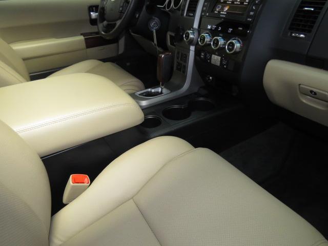 Toyota Sequoia 2013 photo 16