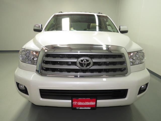 Toyota Sequoia 2013 photo 24