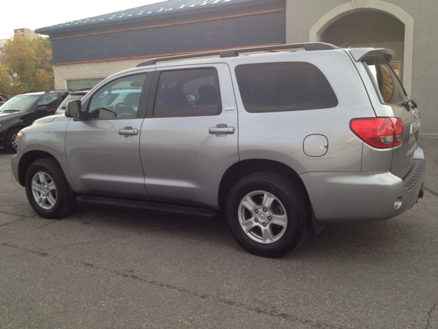 Toyota Sequoia 2013 photo 1