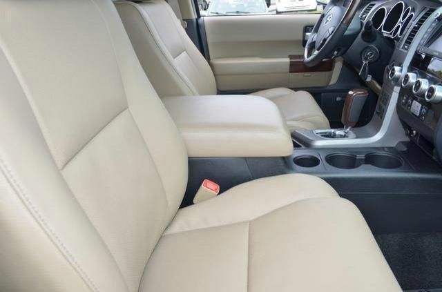 Toyota Sequoia 2013 photo 1