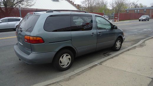 Toyota Sienna 1998 photo 3