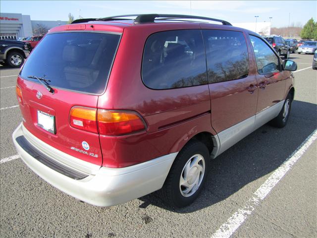 Toyota Sienna 1998 photo 3