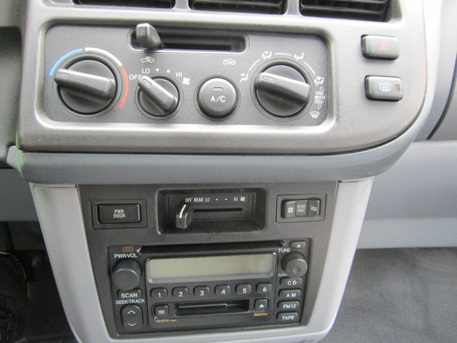 Toyota Sienna 2000 photo 13