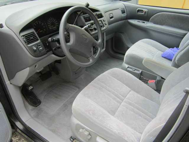 Toyota Sienna 2000 photo 14