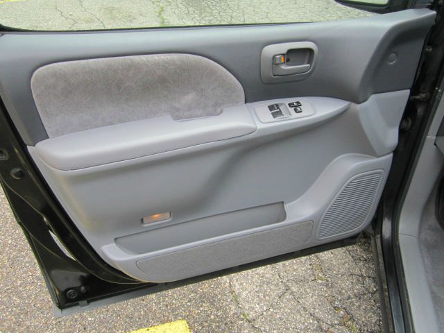 Toyota Sienna 2000 photo 5