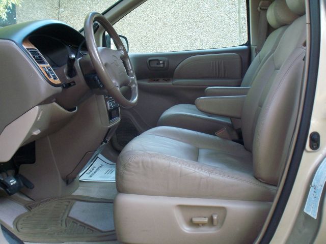 Toyota Sienna 2000 photo 2