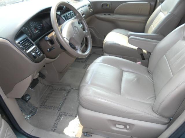 Toyota Sienna 2000 photo 4