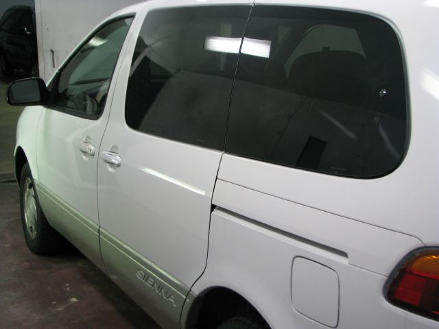 Toyota Sienna 2000 photo 1