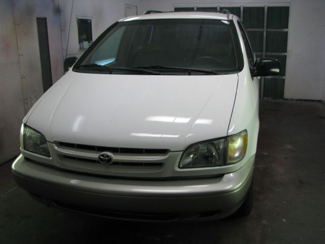 Toyota Sienna 2000 photo 4